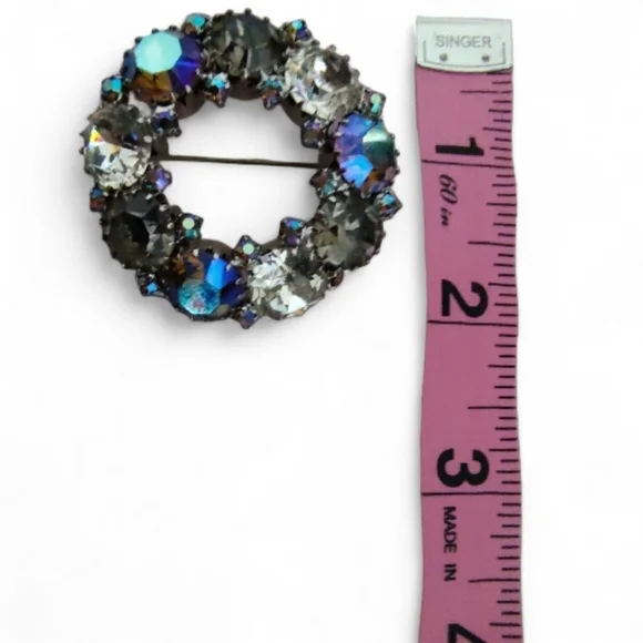 Vintage Albert Weiss Rhinestone Wreath Brooch – Signed - Picture 7 of 7
